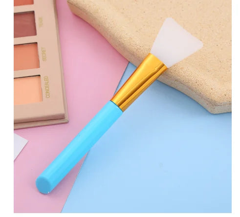 Professional Face Mask Brush – Wooden Handle Tool