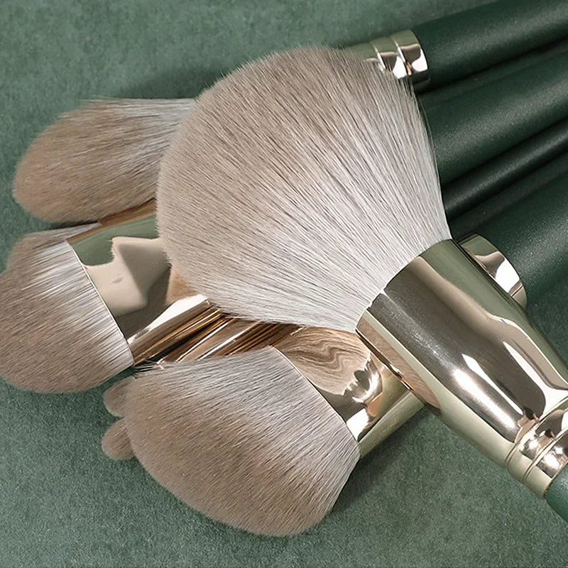 Soft Fluffy Makeup Brushes – Powder, Blush & Eyeshadow Tools