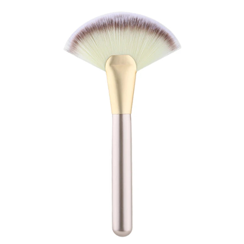 Large Fan Makeup Brush – Foundation, Blush & Powder Brush