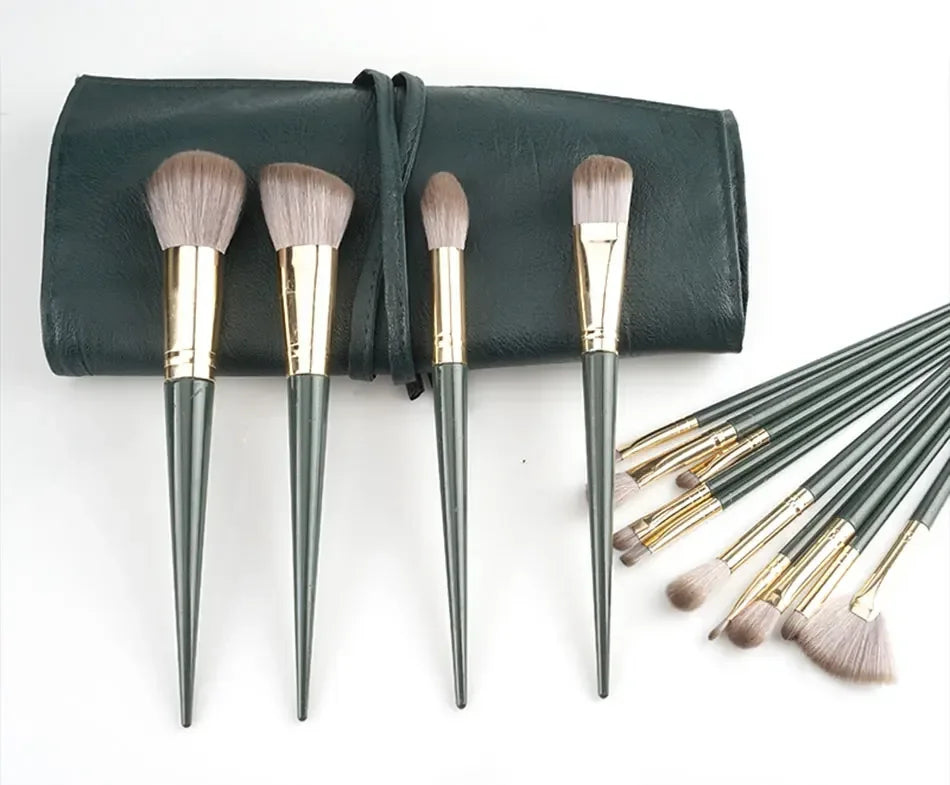 Soft Fluffy Makeup Brushes – Powder, Blush & Eyeshadow Tools