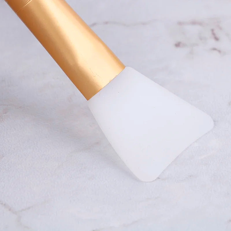 Professional Face Mask Brush – Wooden Handle Tool
