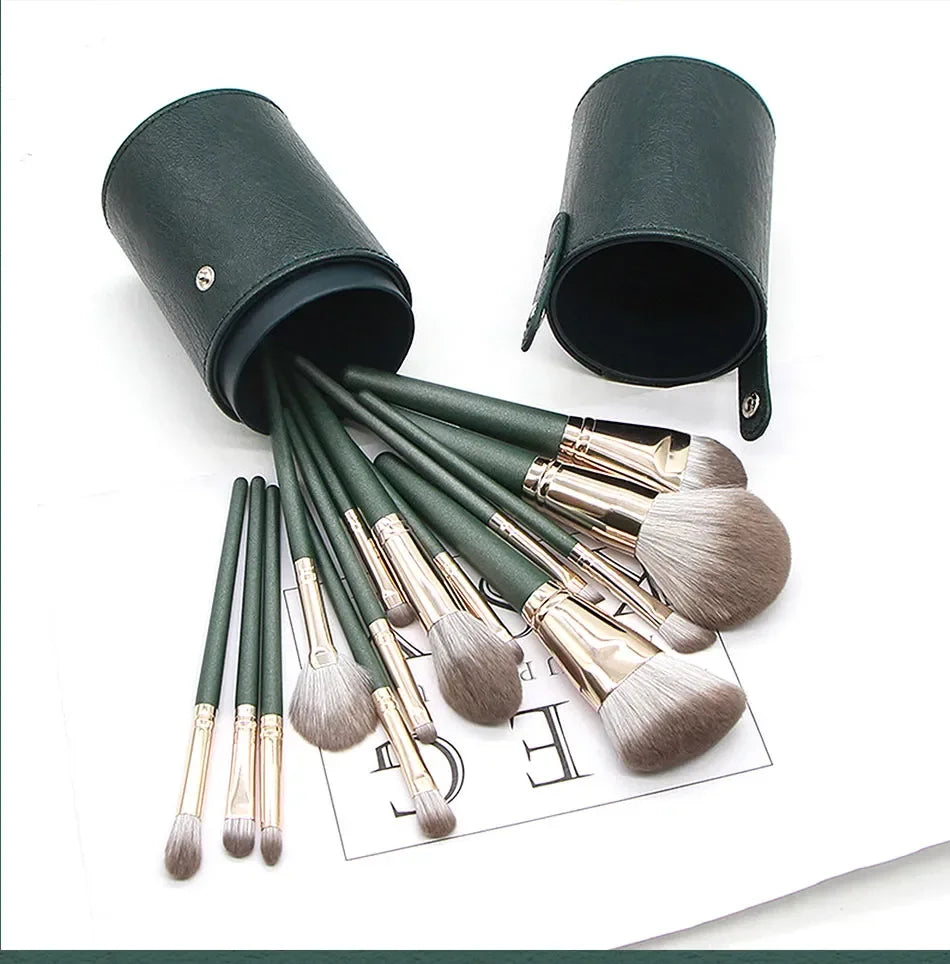 Soft Fluffy Makeup Brushes – Powder, Blush & Eyeshadow Tools