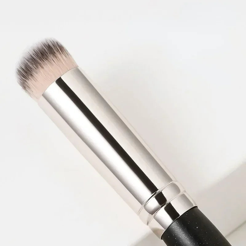 Concealer & Contour Brush – Flawless Blending