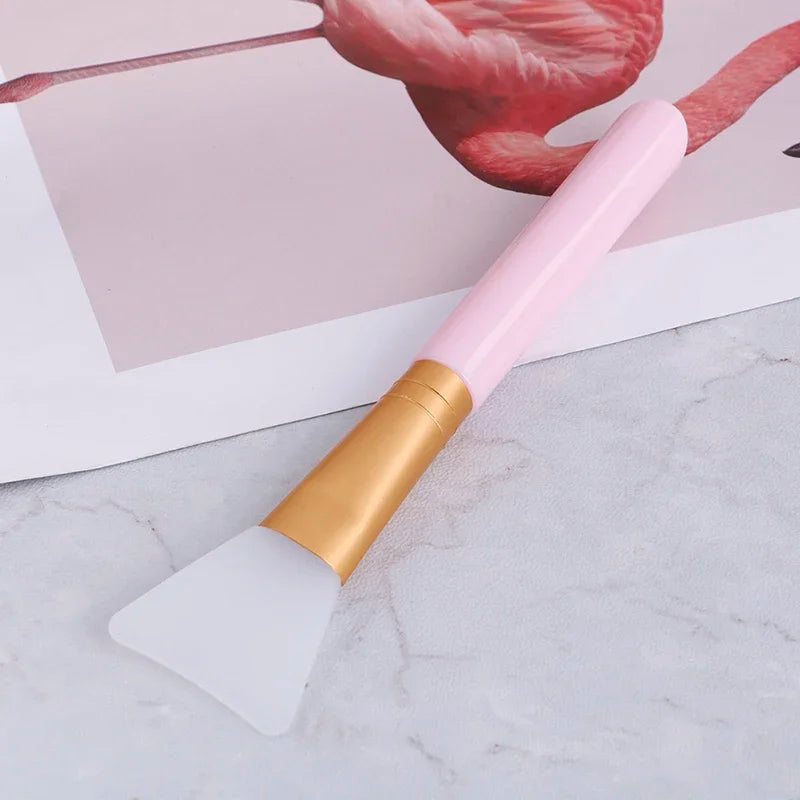 Professional Face Mask Brush – Wooden Handle Tool