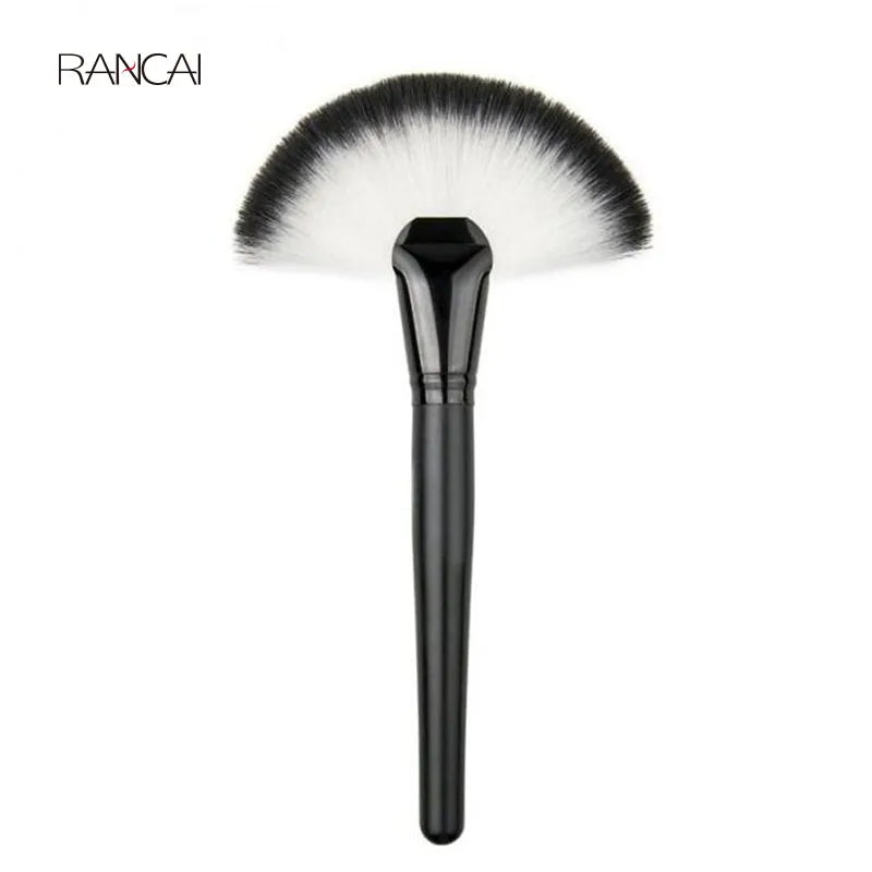 Large Fan Makeup Brush – Foundation, Blush & Powder Brush