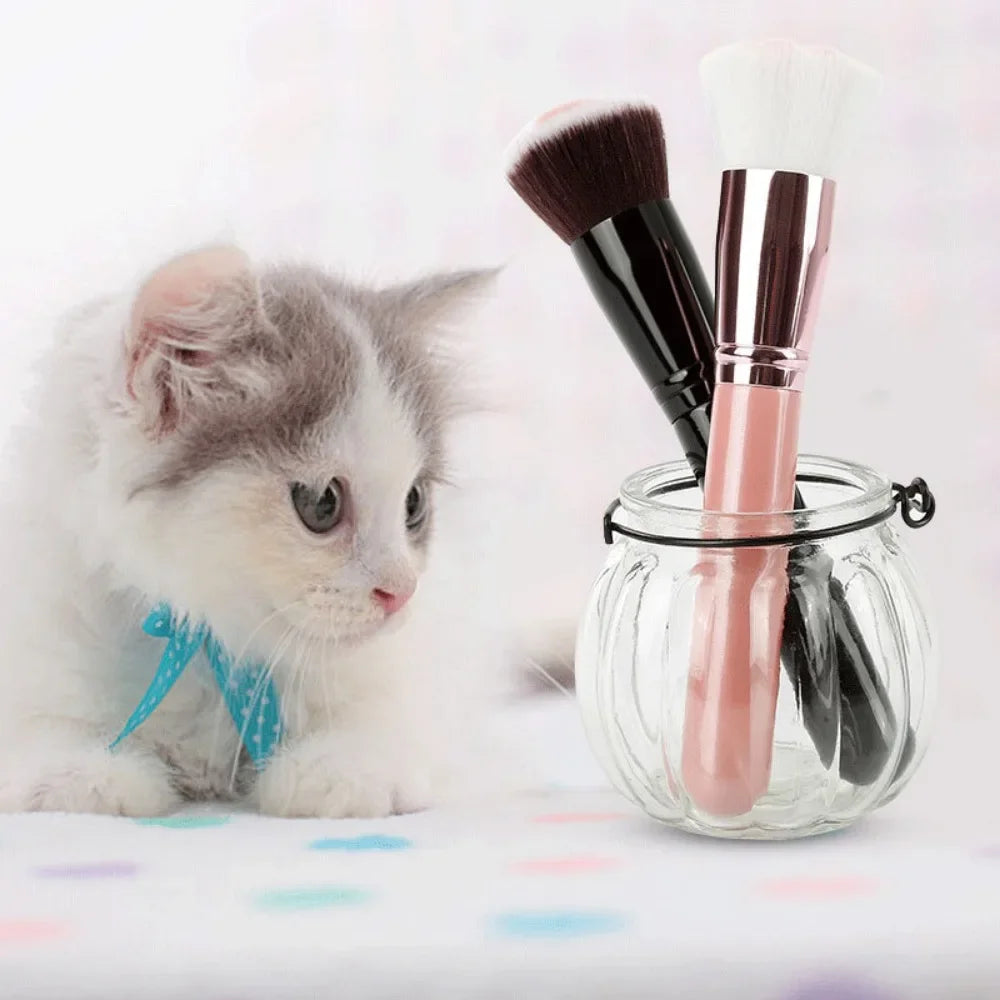 Cat’s Claw Makeup Brush – Foundation & Blush Tool