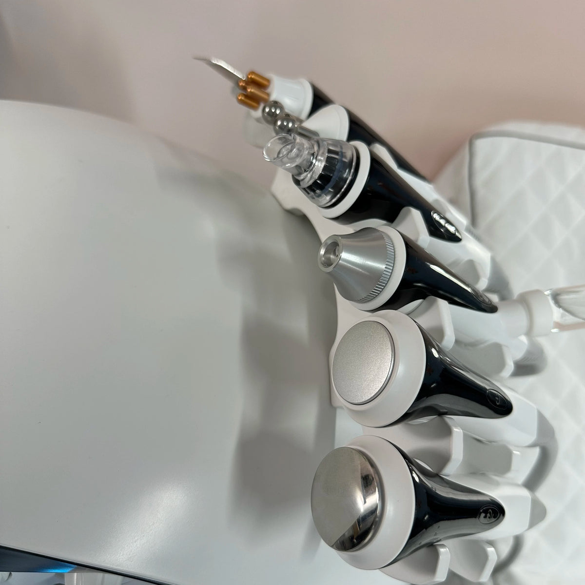 7-in-1 HydraFacial Dermabrasion System — Professional Spa Treatment - image 6
