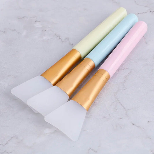 Professional Face Mask Brush – Wooden Handle Tool