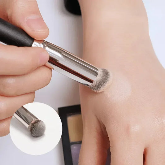 Concealer & Contour Brush – Flawless Blending