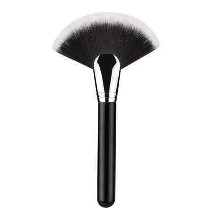 Large Fan Makeup Brush – Foundation, Blush & Powder Brush