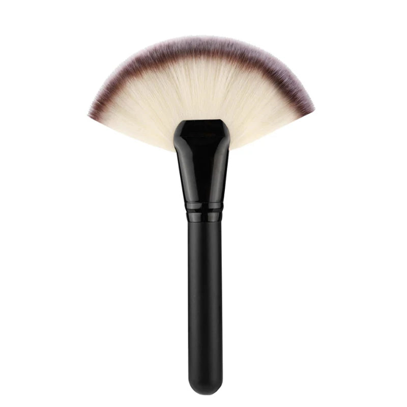 Large Fan Makeup Brush – Foundation, Blush & Powder Brush
